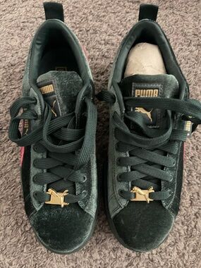 New Puma Velvet Platform Sneakers in Deep Green with Pink Stripe 8.5